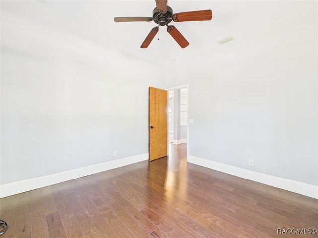 8563 N Maple Avenue, Crystal River, FL 34428