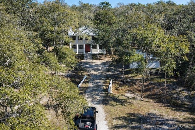 8563 N Maple Avenue, Crystal River, FL 34428