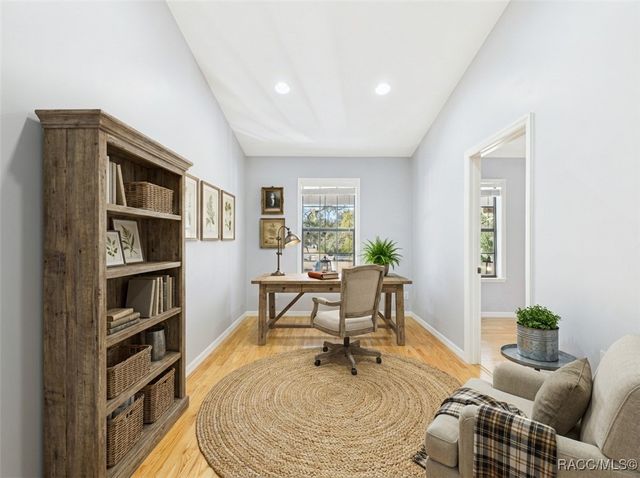 8563 N Maple Avenue, Crystal River, FL 34428