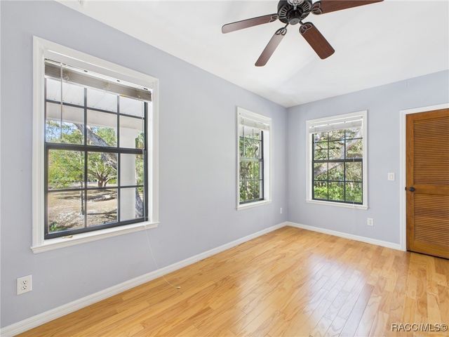 8563 N Maple Avenue, Crystal River, FL 34428