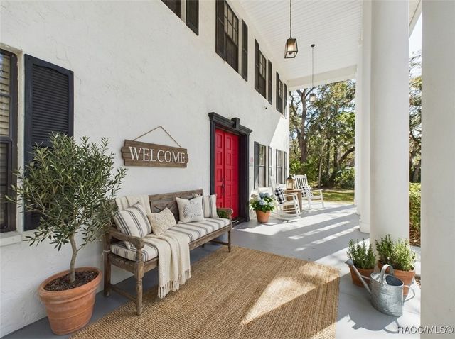 8563 N Maple Avenue, Crystal River, FL 34428