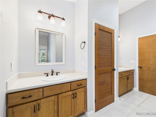 8563 N Maple Avenue, Crystal River, FL 34428