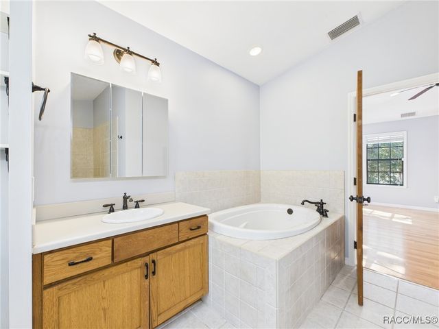 8563 N Maple Avenue, Crystal River, FL 34428