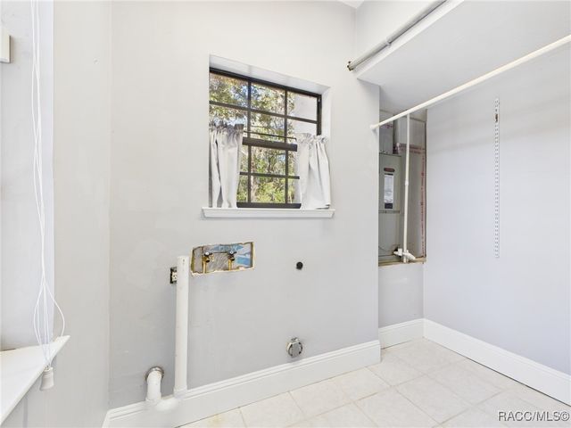 8563 N Maple Avenue, Crystal River, FL 34428