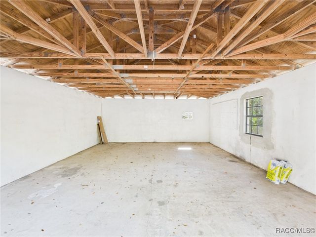 8563 N Maple Avenue, Crystal River, FL 34428