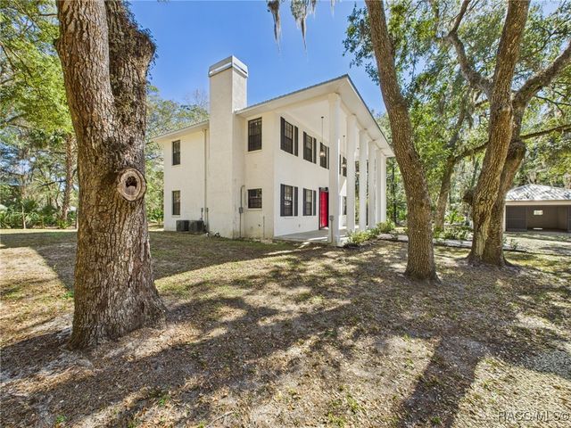 8563 N Maple Avenue, Crystal River, FL 34428