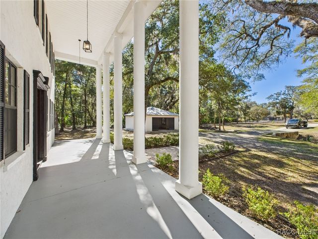 8563 N Maple Avenue, Crystal River, FL 34428