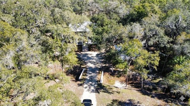 8563 N Maple Avenue, Crystal River, FL 34428