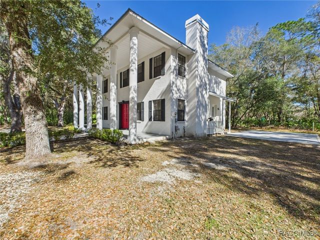 8563 N Maple Avenue, Crystal River, FL 34428