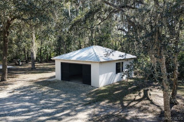 8563 N Maple Avenue, Crystal River, FL 34428