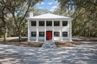 8563 N Maple Avenue, Crystal River, FL 34428