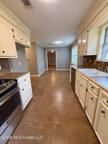 420 Vista Court, Richland, MS 39218