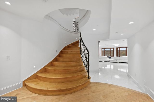 612 RIVERCREST DR, Mclean, VA 22101