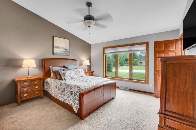 N24W22526 Beechwood LANE, Waukesha, WI 53186