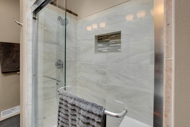 N24W22526 Beechwood LANE, Waukesha, WI 53186
