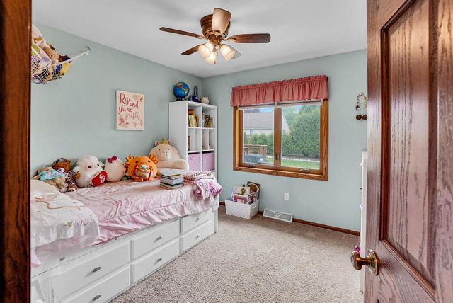 N24W22526 Beechwood LANE, Waukesha, WI 53186