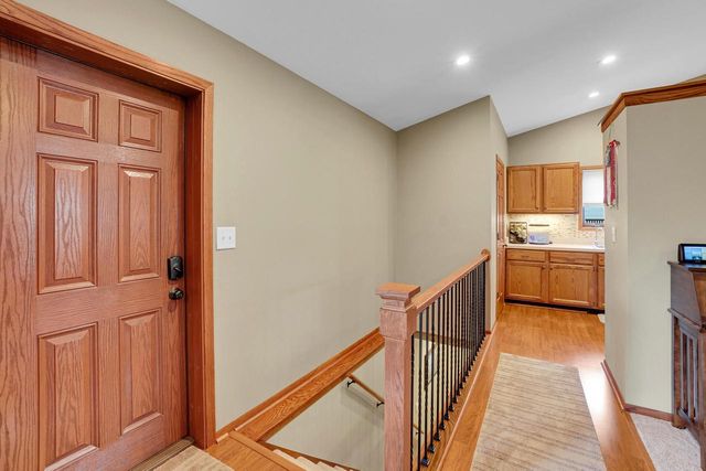 N24W22526 Beechwood LANE, Waukesha, WI 53186