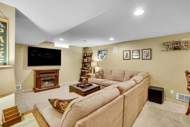 N24W22526 Beechwood LANE, Waukesha, WI 53186
