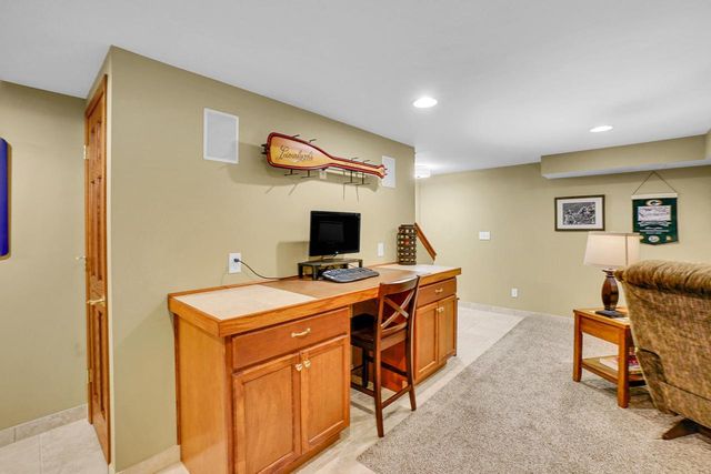 N24W22526 Beechwood LANE, Waukesha, WI 53186