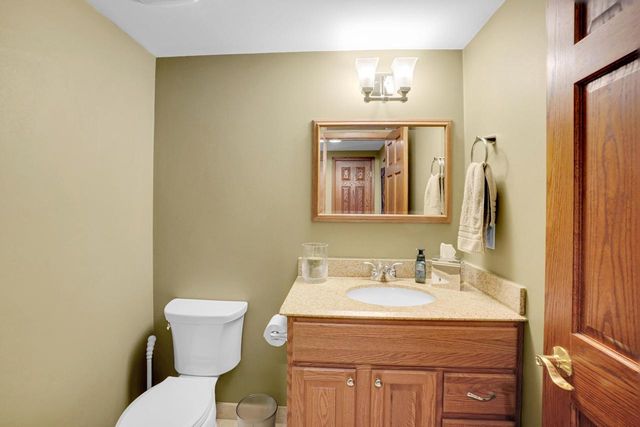 N24W22526 Beechwood LANE, Waukesha, WI 53186