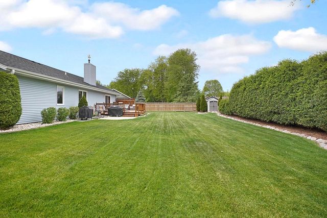N24W22526 Beechwood LANE, Waukesha, WI 53186