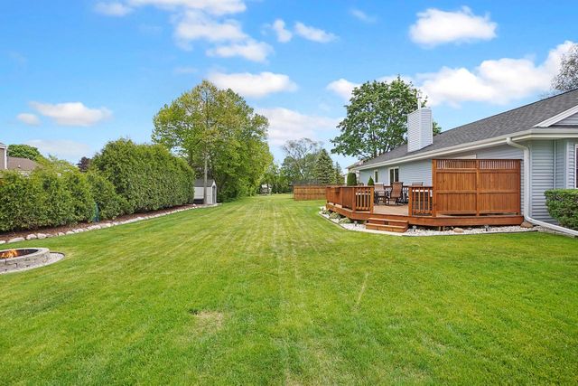 N24W22526 Beechwood LANE, Waukesha, WI 53186