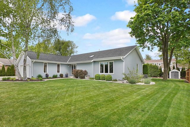 N24W22526 Beechwood LANE, Waukesha, WI 53186