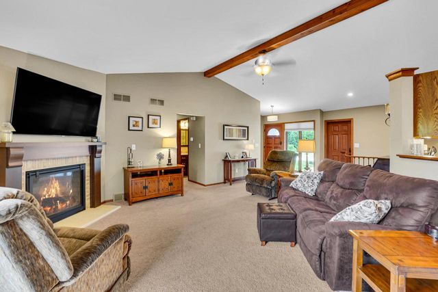 N24W22526 Beechwood LANE, Waukesha, WI 53186