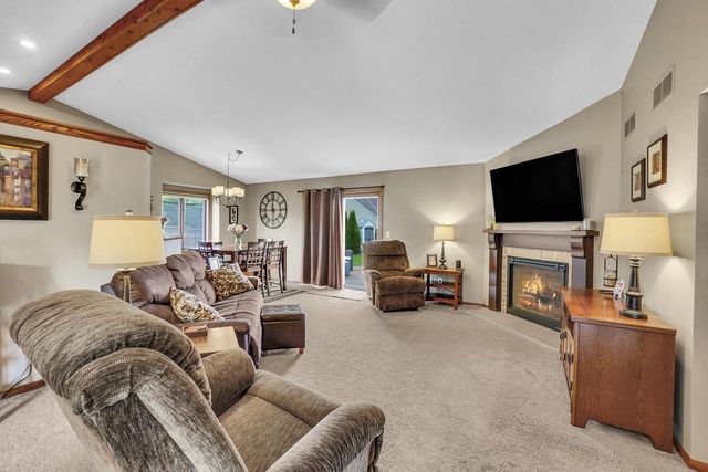 N24W22526 Beechwood LANE, Waukesha, WI 53186