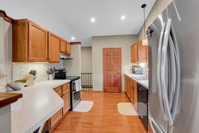 N24W22526 Beechwood LANE, Waukesha, WI 53186