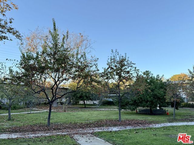 5560 Village, Los Angeles, CA 90016