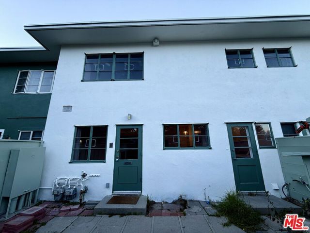 5560 Village, Los Angeles, CA 90016