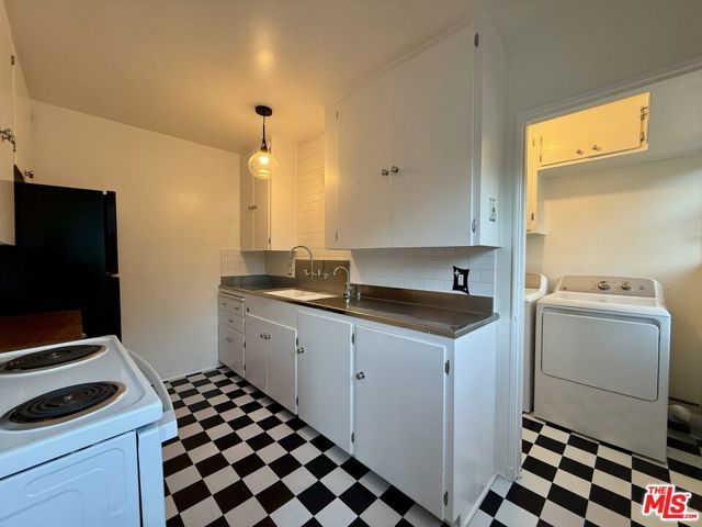 5560 Village, Los Angeles, CA 90016