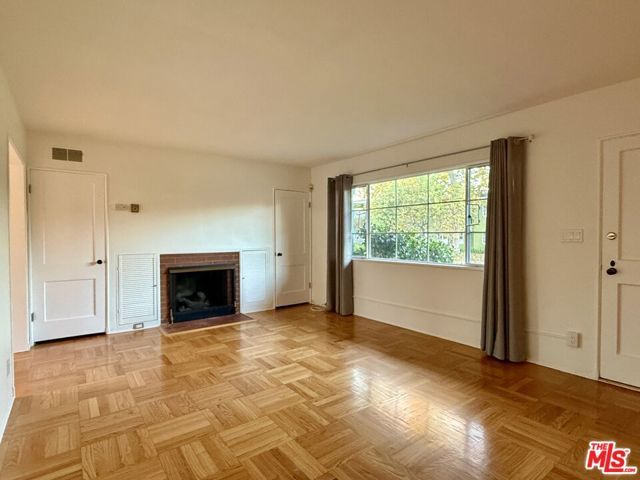 5560 Village, Los Angeles, CA 90016