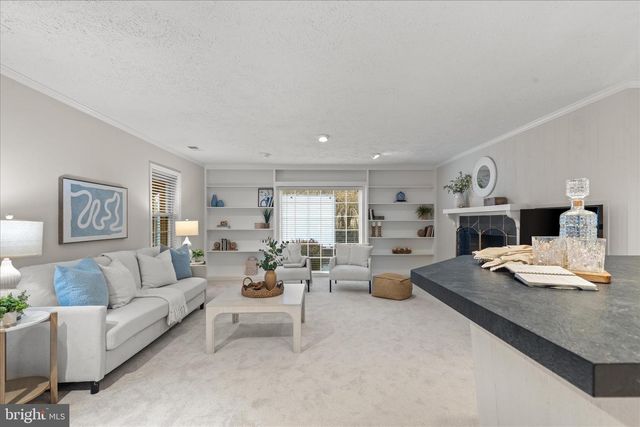 10205 OLD HUNT RD, Vienna, VA 22181