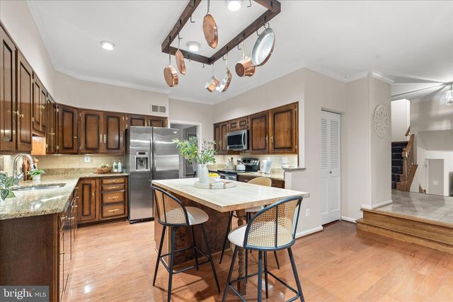 10205 OLD HUNT RD, Vienna, VA 22181