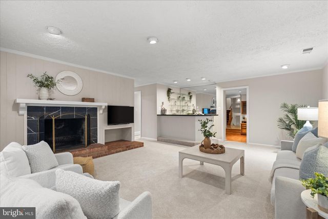 10205 OLD HUNT RD, Vienna, VA 22181