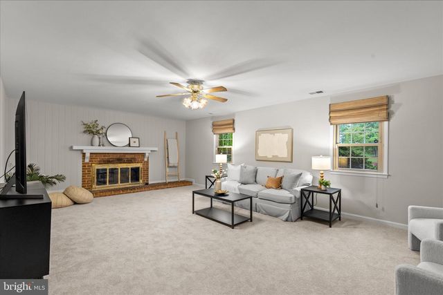 10205 OLD HUNT RD, Vienna, VA 22181