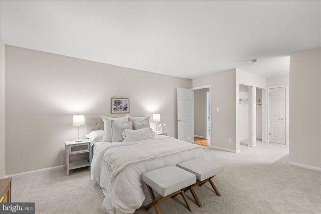 10205 OLD HUNT RD, Vienna, VA 22181