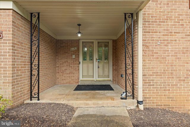 10205 OLD HUNT RD, Vienna, VA 22181