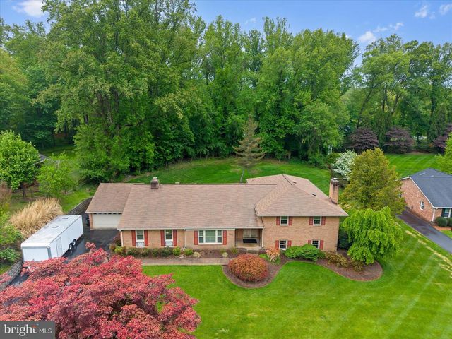 10205 OLD HUNT RD, Vienna, VA 22181