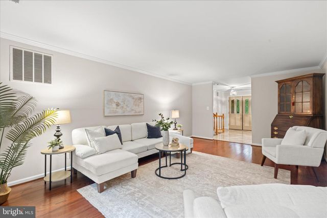 10205 OLD HUNT RD, Vienna, VA 22181