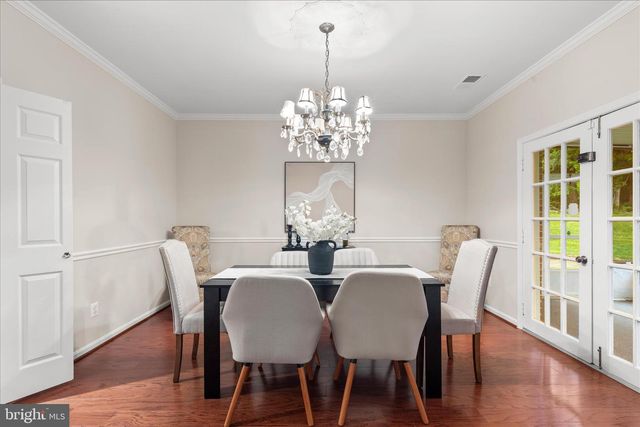 10205 OLD HUNT RD, Vienna, VA 22181
