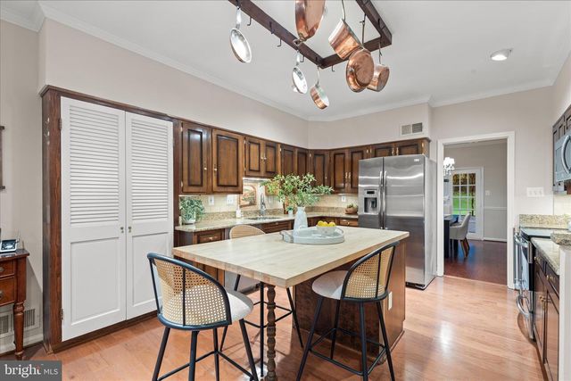 10205 OLD HUNT RD, Vienna, VA 22181