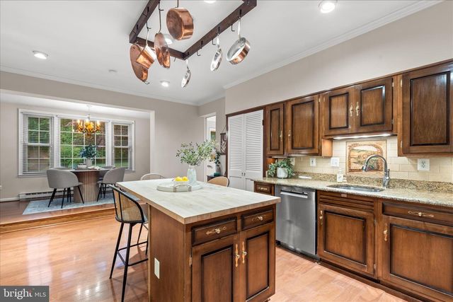 10205 OLD HUNT RD, Vienna, VA 22181