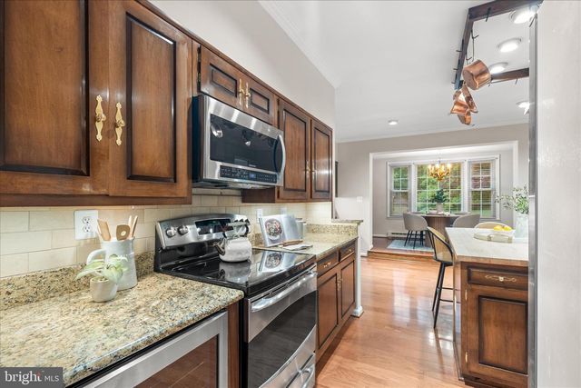 10205 OLD HUNT RD, Vienna, VA 22181
