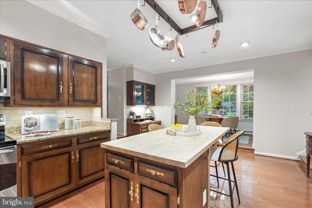 10205 OLD HUNT RD, Vienna, VA 22181