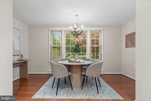 10205 OLD HUNT RD, Vienna, VA 22181