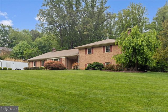 10205 OLD HUNT RD, Vienna, VA 22181