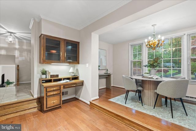 10205 OLD HUNT RD, Vienna, VA 22181
